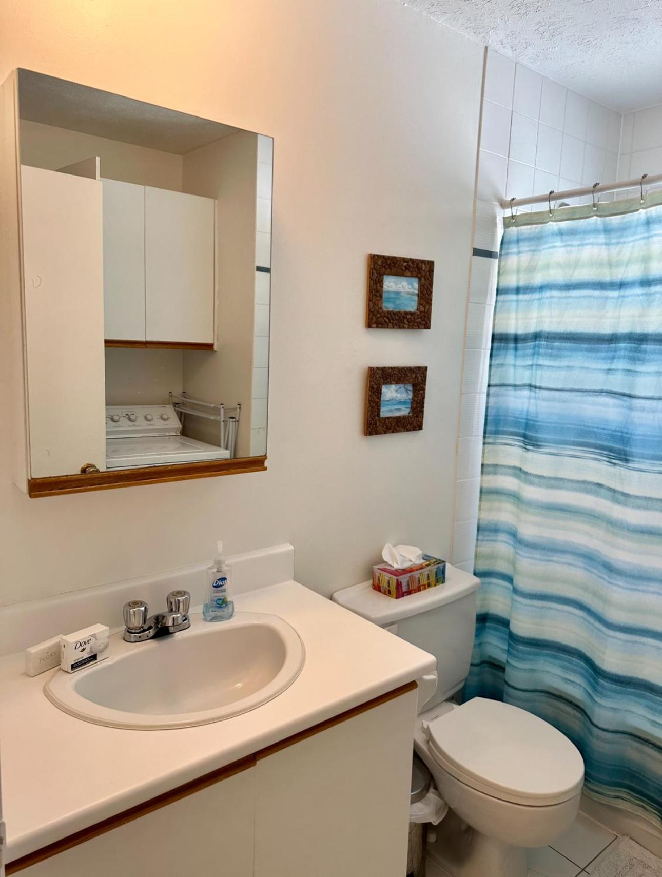 Quiet, Comfortable Great Location 2 Bedroom Sherbrooke Luaran gambar