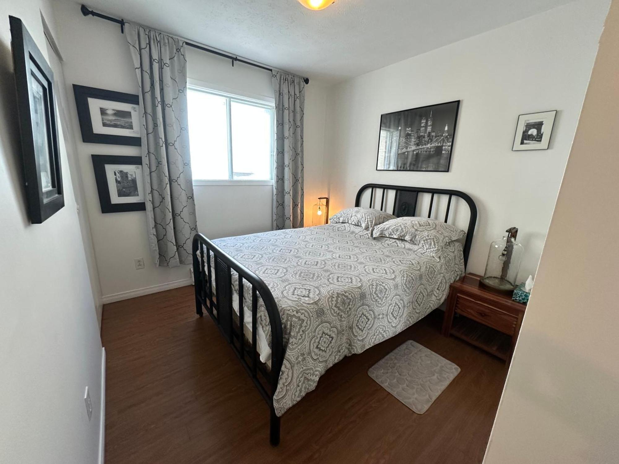 Quiet, Comfortable Great Location 2 Bedroom Sherbrooke Luaran gambar
